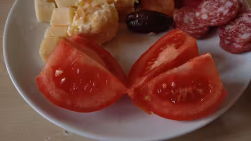 Tomato slices sticking together